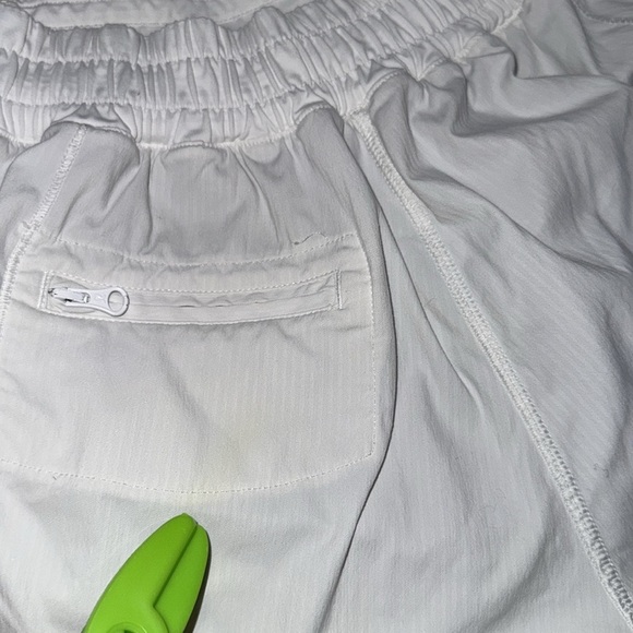 Lululemon hotty hot short size 6 - Picture 10 of 10